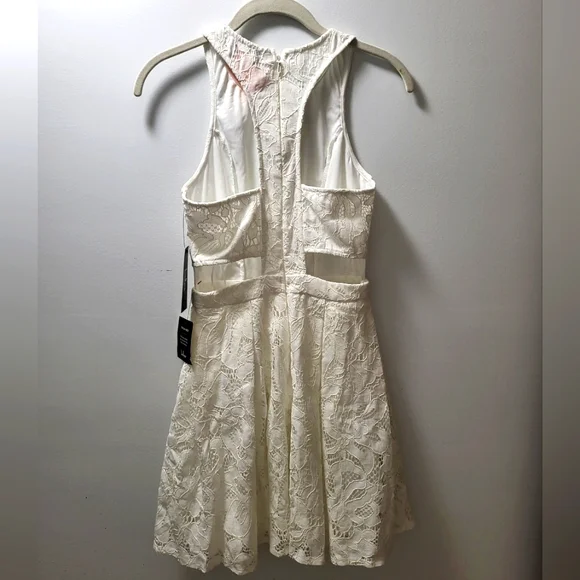 Lulu's lace white cutout dress size XS - Picture 6 of 9